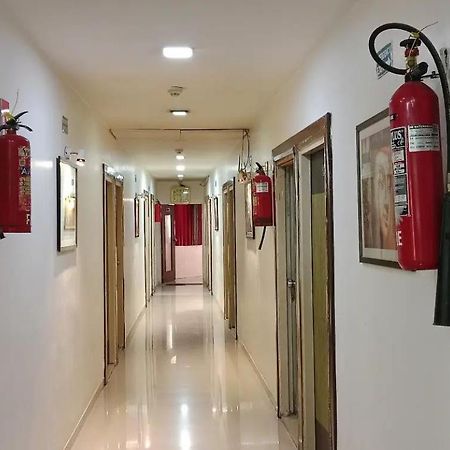 Hotel Royal Apple Ahmadabad Zewnętrze zdjęcie