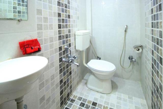 Hotel Royal Apple Ahmadabad Zewnętrze zdjęcie