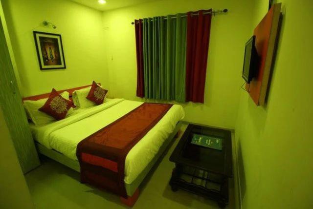 Hotel Royal Apple Ahmadabad Zewnętrze zdjęcie