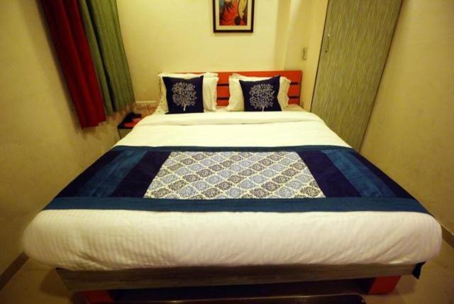 Hotel Royal Apple Ahmadabad Zewnętrze zdjęcie