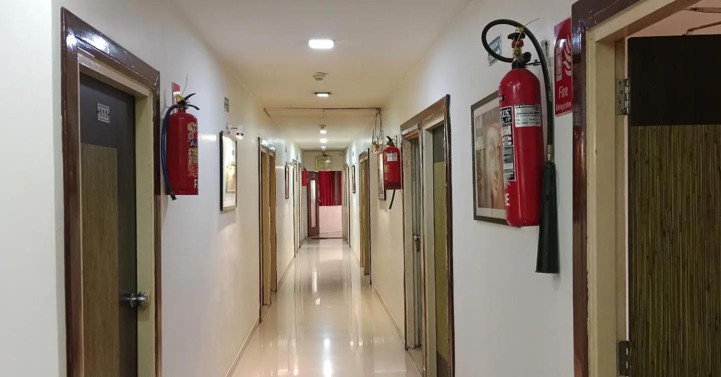 Hotel Royal Apple Ahmadabad Zewnętrze zdjęcie