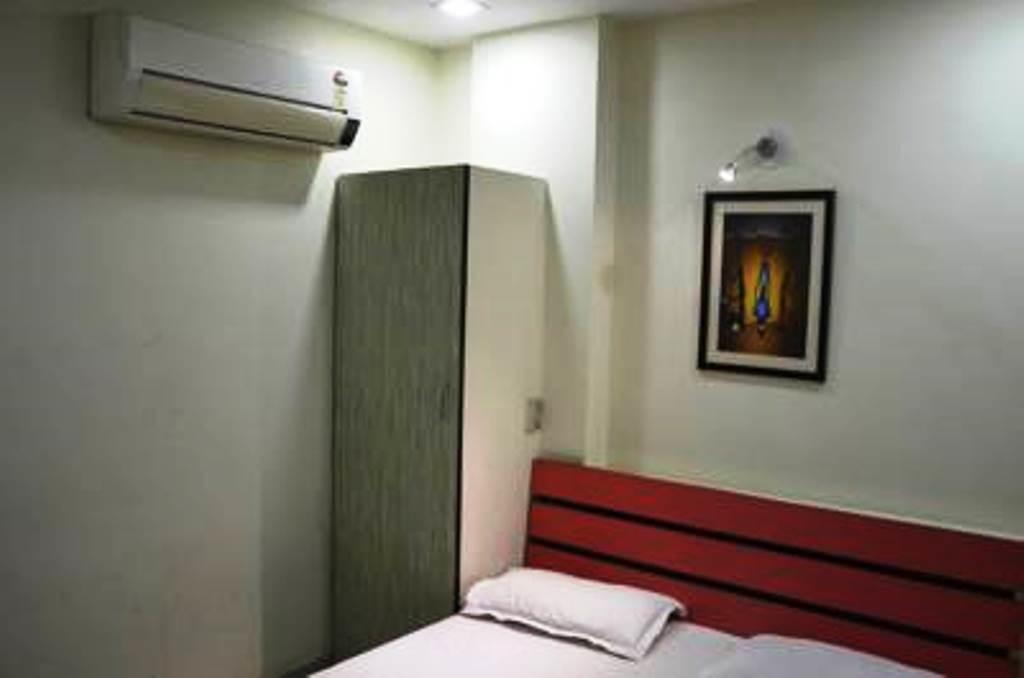 Hotel Royal Apple Ahmadabad Zewnętrze zdjęcie